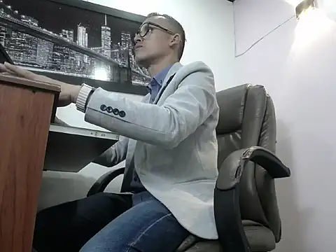 Snapshot of Oswalldo__ chatting on February 7, 2026, 3:36 am Oswalldo online show from February 7, 2026, 3:36 am