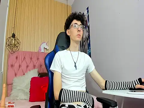 Syriussz online show from February 16, 2026, 7:34 pm