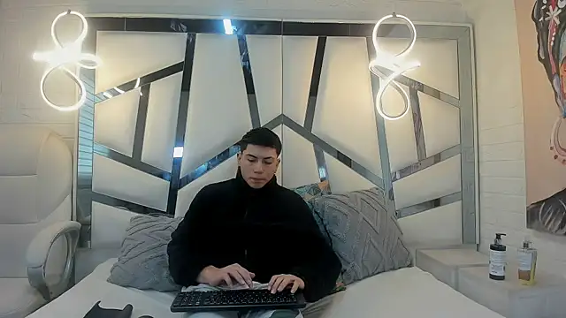 Snapshot of ScarlettAndLucas chatting on March 2, 2026, 12:23 pm ScarlettAndLucas online show from March 2, 2026, 12:23 pm