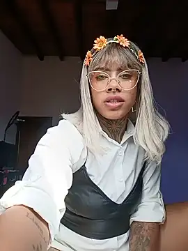 Canela Osada  online show from July 17, 2026, 1:52 pm