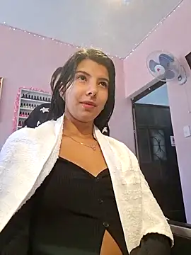 jade03  online show from March 3, 2026, 7:43 pm