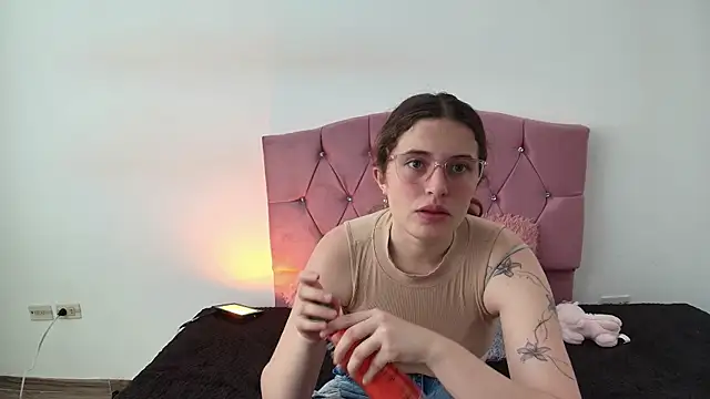 Snapshot of Cherry_Boomxx chatting on February 20, 2026, 6:10 pm Cherry Boomxx online show from February 20, 2026, 6:10 pm