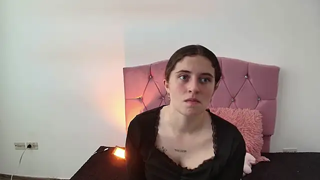 Snapshot of Cherry_Boomxx chatting on February 27, 2026, 6:08 pm Cherry Boomxx online show from February 27, 2026, 6:08 pm