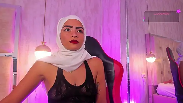 Snapshot of VeronicaFlowers_ chatting on February 4, 2026, 8:37 pm VeronicaFlowers online show from February 4, 2026, 8:37 pm