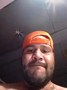 Snapshot of Guanatos13 chatting on February 6, 2026, 2:40 am Guanatos13 online show from February 6, 2026, 2:40 am