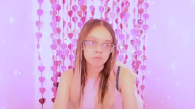 LolliStrawberry online show from March 20, 2026, 7:20 am