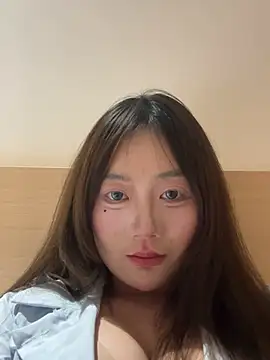 Snapshot of smile005 chatting on January 10, 2026, 12:11 pm smile005 online show from January 10, 2026, 12:11 pm