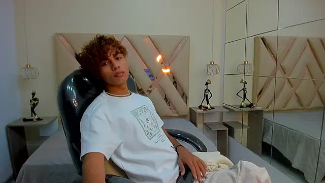 Snapshot of Anyelo_Twink chatting on February 17, 2026, 7:44 pm Anyelo Twink online show from February 17, 2026, 7:44 pm