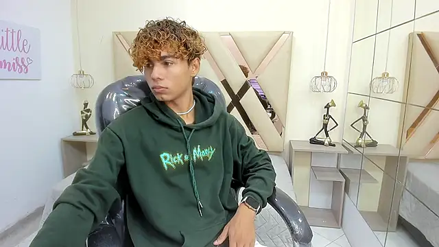 Snapshot of Anyelo_Twink chatting on March 3, 2026, 7:43 pm Anyelo Twink online show from March 3, 2026, 7:43 pm