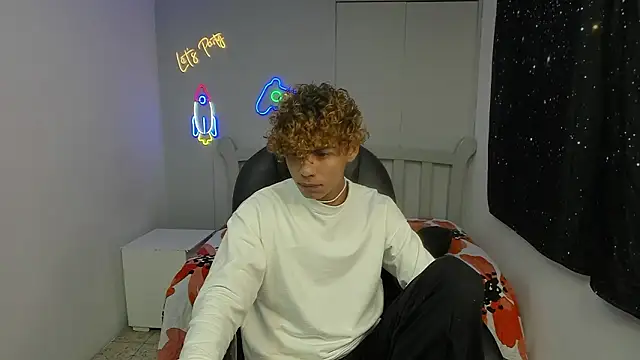 Snapshot of Anyelo_Twink chatting on February 2, 2026, 8:19 pm Anyelo Twink online show from February 2, 2026, 8:19 pm