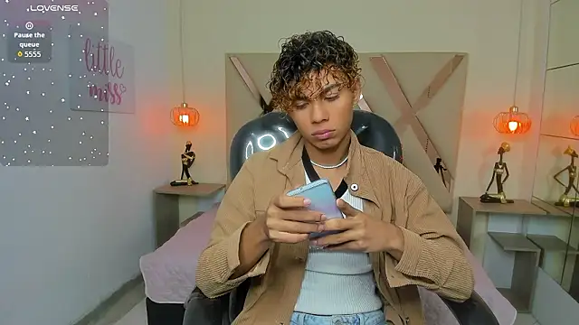 Anyelo Twink online show from March 29, 2026, 5:42 am