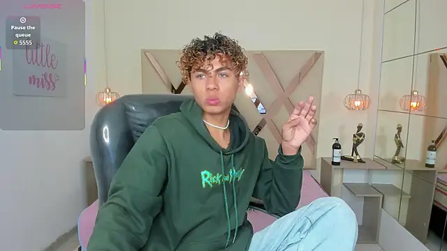 Anyelo Twink online show from May 9, 2026, 3:54 am