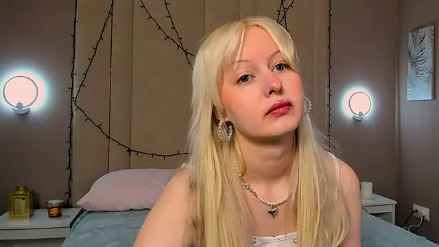 AdeleSilvy online show from April 18, 2026, 1:41 am