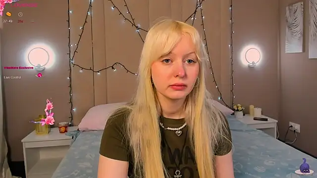 AdeleSilvy online show from April 8, 2026, 1:51 am