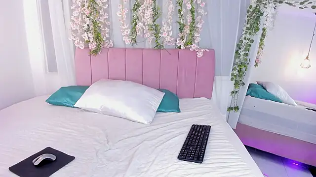 Snapshot of nicky_bonny18 chatting on February 10, 2026, 12:15 pm nicky bonny18 online show from February 10, 2026, 12:15 pm