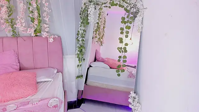 Snapshot of nicky_bonny18 chatting on February 5, 2026, 12:12 pm nicky bonny18 online show from February 5, 2026, 12:12 pm