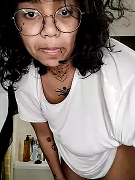 Snapshot of therealsun8 chatting on February 3, 2026, 7:02 am therealsun8 online show from February 3, 2026, 7:02 am