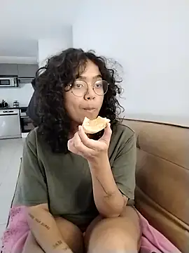 Snapshot of therealsun8 chatting on February 4, 2026, 8:53 am therealsun8 online show from February 4, 2026, 8:53 am