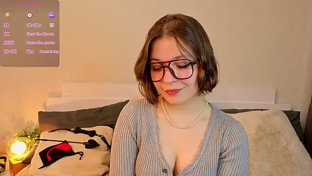 Snapshot of Next2Marie chatting on April 4, 2026, 5:25 am Next2Marie online show from April 4, 2026, 5:25 am