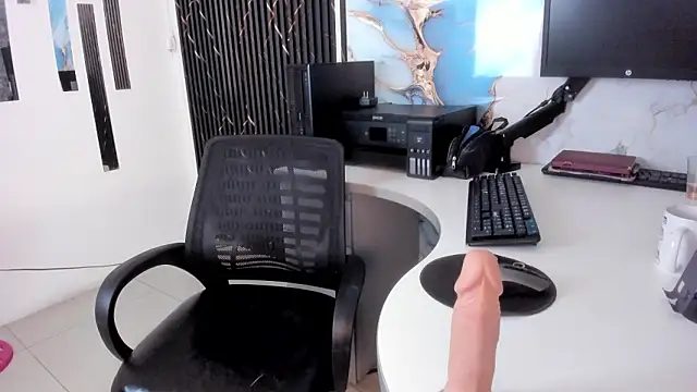 milenahot  69 online show from March 18, 2026, 1:35 pm