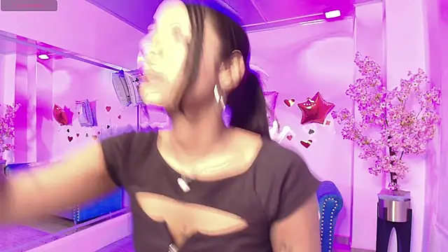 Snapshot of Divinee_Cloe chatting on February 13, 2026, 11:32 am Divinee Cloe online show from February 13, 2026, 11:32 am