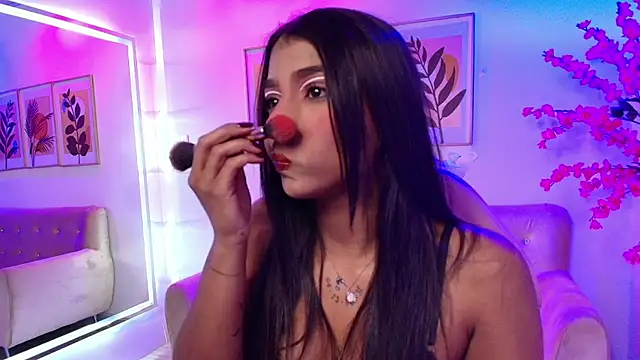 Snapshot of Divinee_Cloe chatting on February 14, 2026, 11:21 am Divinee Cloe online show from February 14, 2026, 11:21 am