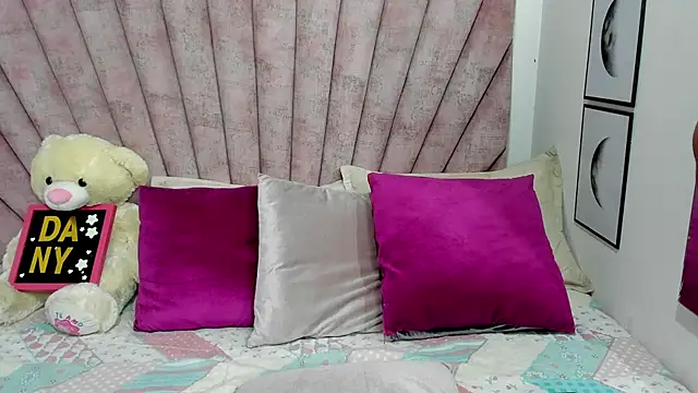 danibellucii  online show from February 28, 2026, 4:56 am