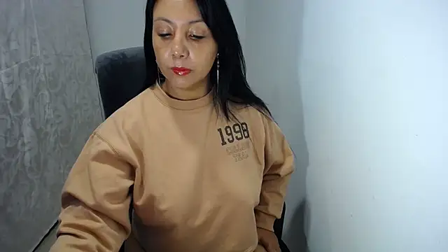 Snapshot of soyElena46 chatting on April 1, 2026, 1:41 pm soyElena46 online show from April 1, 2026, 1:41 pm