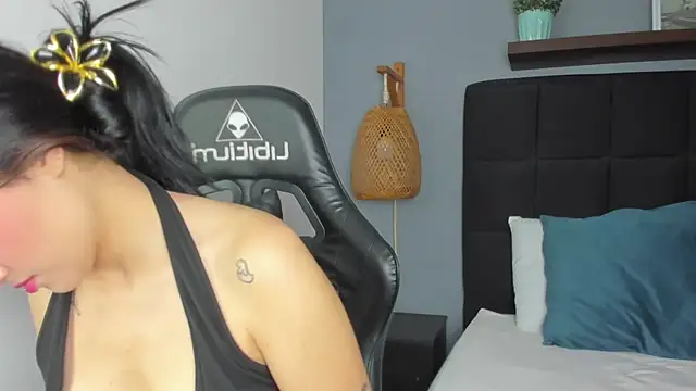 emma hiltonn  online show from February 5, 2026, 2:18 am