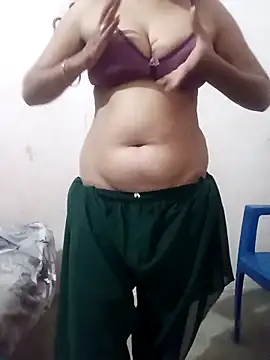 sexyqueen558 online show from April 8, 2026, 7:26 pm