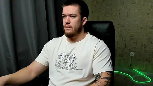 Snapshot of Well_boy chatting on February 1, 2026, 4:00 am Well boy online show from February 1, 2026, 4:00 am