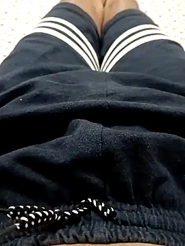 Snapshot of Uzieham22 chatting on April 8, 2026, 6:20 pm Uzieham22 online show from April 8, 2026, 6:20 pm