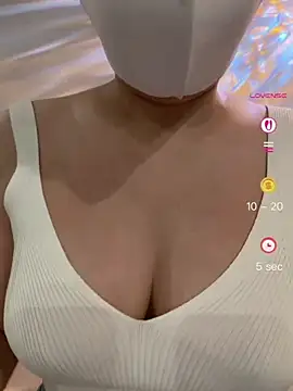 Mia-zhan online show from July 8, 2026, 10:21 pm