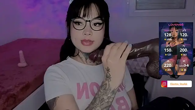 Snapshot of Electra_Starkk chatting on April 11, 2026, 12:20 pm Electra Starkk online show from April 11, 2026, 12:20 pm