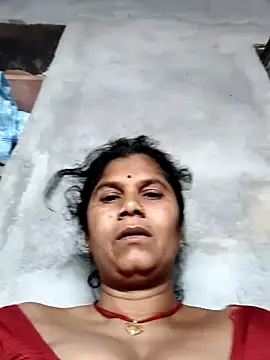 Snapshot of Hot_di97 chatting on May 5, 2026, 9:18 pm Hot di97 online show from May 5, 2026, 9:18 pm