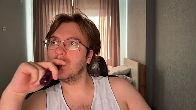 Snapshot of HairyVit chatting on March 2, 2026, 7:37 am HairyVit online show from March 2, 2026, 7:37 am