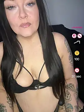 Miss CurvesXXX online show from May 19, 2026, 10:17 pm