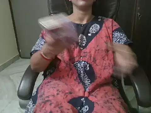 Snapshot of Adaa7 chatting on May 1, 2026, 9:42 pm Adaa7 online show from May 1, 2026, 9:42 pm