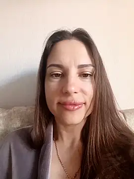 Snapshot of She-Moon chatting on May 7, 2026, 5:33 am She-Moon online show from May 7, 2026, 5:33 am