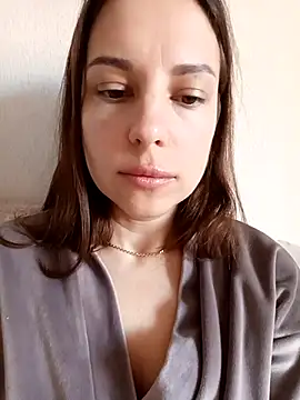 Snapshot of She-Moon chatting on April 27, 2026, 6:22 am She-Moon online show from April 27, 2026, 6:22 am