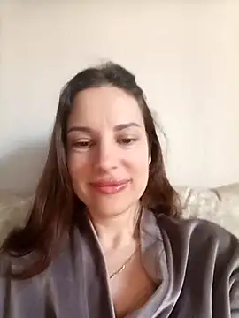 Snapshot of She-Moon chatting on May 5, 2026, 5:43 am She-Moon online show from May 5, 2026, 5:43 am