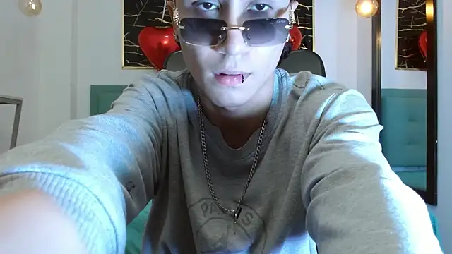 Snapshot of XanderGrey8 chatting on February 19, 2026, 7:22 pm XanderGrey8 online show from February 19, 2026, 7:22 pm