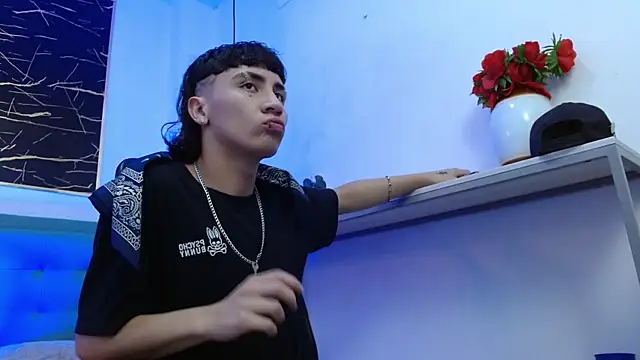 Snapshot of XanderGrey8 chatting on February 9, 2026, 7:34 pm XanderGrey8 online show from February 9, 2026, 7:34 pm