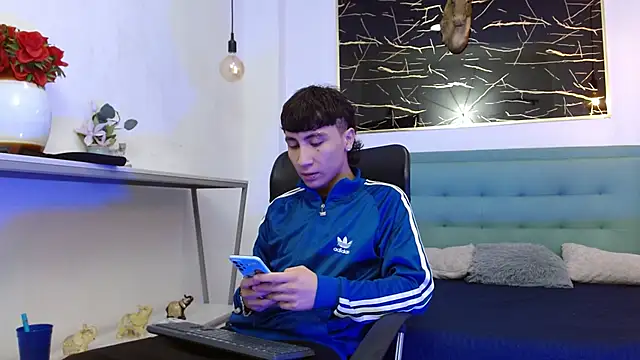 Snapshot of XanderGrey8 chatting on January 17, 2026, 6:55 pm XanderGrey8 online show from January 17, 2026, 6:55 pm