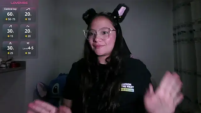 Snapshot of LOLA_R_ chatting on May 9, 2026, 2:15 am LOLA R online show from May 9, 2026, 2:15 am