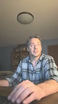 Snapshot of chrisw8140 chatting on April 17, 2026, 4:59 am chrisw8140 online show from April 17, 2026, 4:59 am
