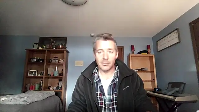 Snapshot of chrisw8140 chatting on March 13, 2026, 10:48 pm chrisw8140 online show from March 13, 2026, 10:48 pm