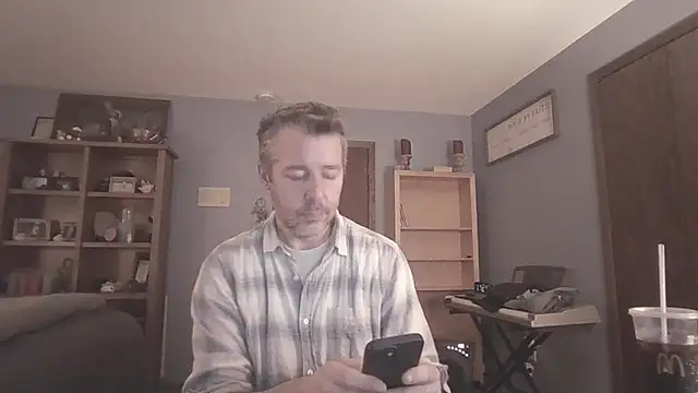 Snapshot of chrisw8140 chatting on March 20, 2026, 4:24 am chrisw8140 online show from March 20, 2026, 4:24 am