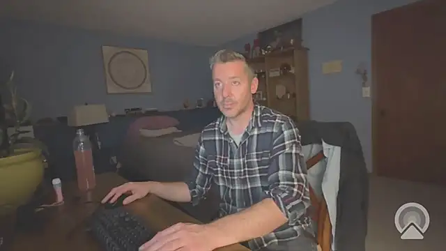Snapshot of chrisw8140 chatting on May 10, 2026, 3:43 am chrisw8140 online show from May 10, 2026, 3:43 am