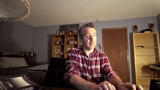 Snapshot of chrisw8140 chatting on March 15, 2026, 3:02 am chrisw8140 online show from March 15, 2026, 3:02 am